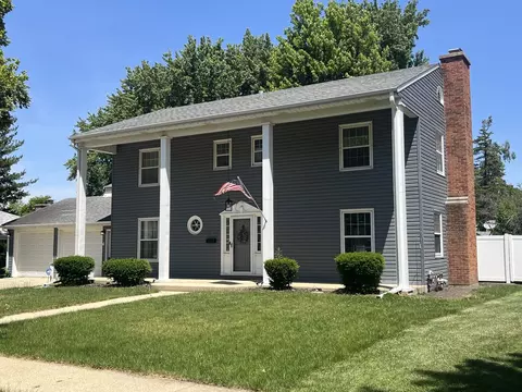 2221 Mayflower Dr, Aurora, IL 60506