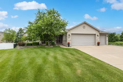 1903 E 61st Cir, Davenport, IA 52807