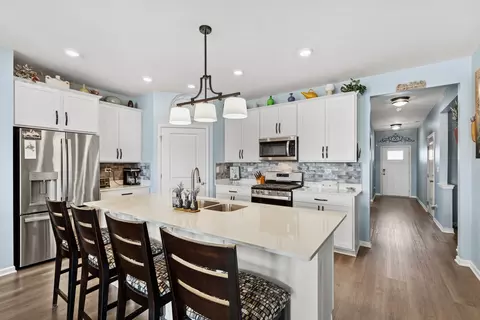Kitchen - 2956 Harnish Dr, Algonquin, IL 60102 photo 2 of 2