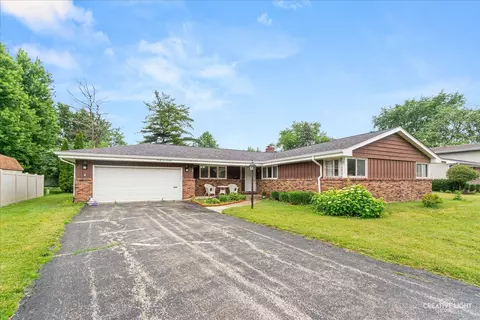 2270 Sans Souci Dr, Aurora, IL 60506