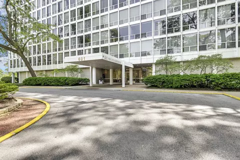 601 E 32nd St #403, Chicago, IL 60616