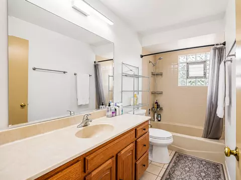 Bath - 1606 Wilson Ave, Wheaton, IL 60189 photo 1 of 2