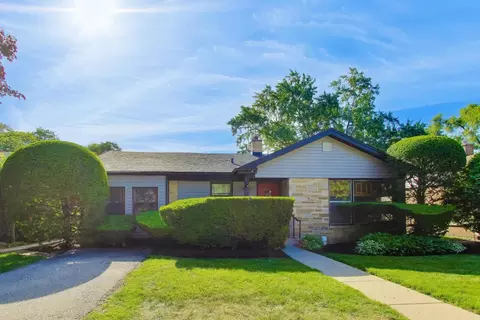 8631 E Prairie Rd, Skokie, IL 60076