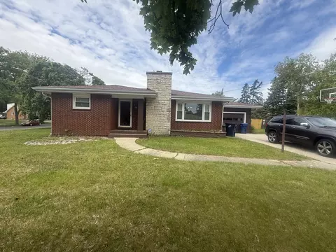 820 Cedar Ave, Waukegan, IL 60085