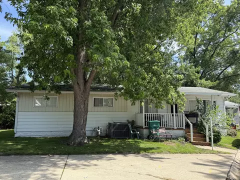 224 Big Peninsula Rd, Elgin, IL 60123