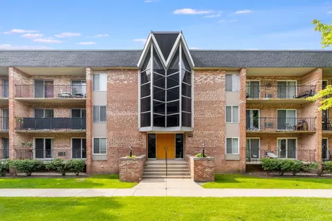 1001 N Mill St #308, Naperville, IL 60563