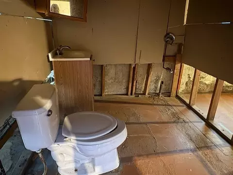 Bath - 826 Circle Ave, Forest Park, IL 60130 photo 2 of 2