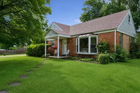 99 Fox Ln, Wheeling, IL 60090