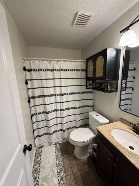 Bath - 326 Rowe Dr, Bloomington, IL 61701 photo 1 of 2