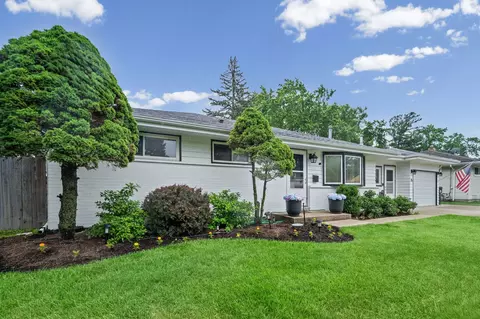 35 Johnathan Rd, Lake Zurich, IL 60047
