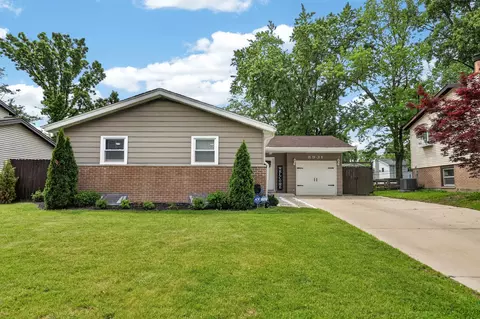 8931 Sandra Ln, Hickory Hills, IL 60457