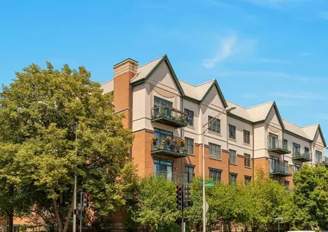 140 N Euclid Ave #303, Oak Park, IL 60302