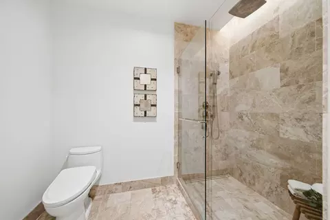Bath - 363 E Wacker Dr #2709, Chicago, IL 60601 photo 4 of 5