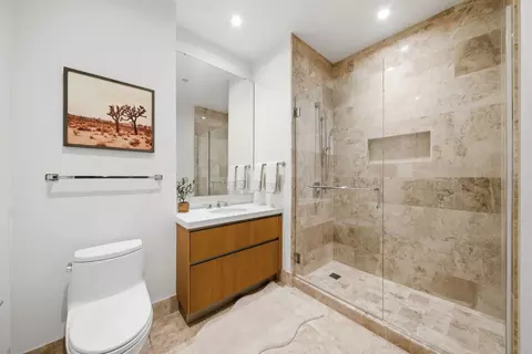 Bath - 363 E Wacker Dr #2709, Chicago, IL 60601 photo 2 of 5
