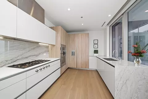 Kitchen - 363 E Wacker Dr #2709, Chicago, IL 60601 photo 2 of 5