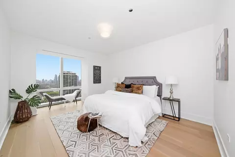 Bedroom - 363 E Wacker Dr #2709, Chicago, IL 60601 photo 2 of 2