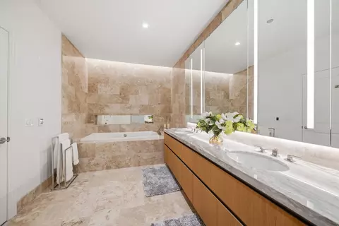 Bath - 363 E Wacker Dr #2709, Chicago, IL 60601 photo 3 of 5