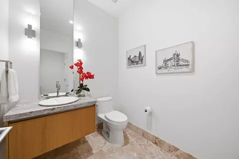 Bath - 363 E Wacker Dr #2709, Chicago, IL 60601 photo 1 of 5