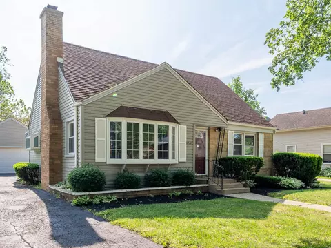 9710 Illinois St, Hebron, IL 60034