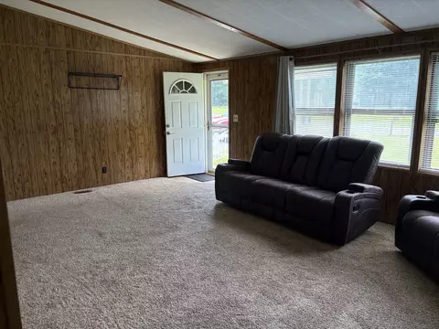 Living - 173 Greenview Rd, Centralia, IL 62801 photo 1 of 3