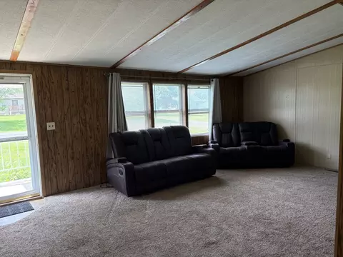 Living - 173 Greenview Rd, Centralia, IL 62801 photo 2 of 3