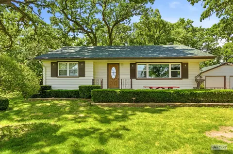 7823 Galena Rd, Bristol, IL 60512