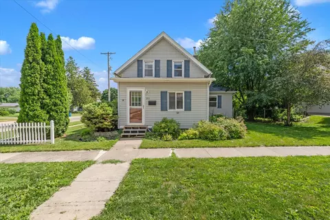 303 8th St, Dewitt, IA 52742