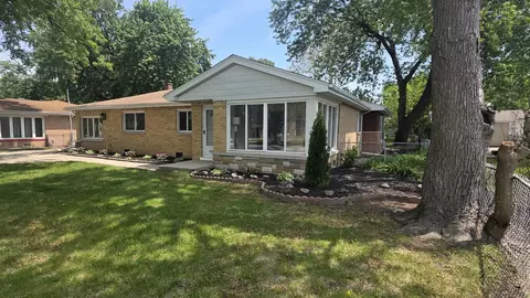 8867 Mobile Ave, Oak Lawn, IL 60453