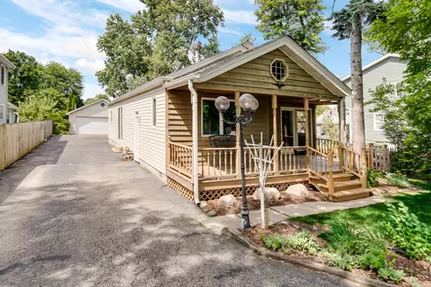 127 E 4th Ave, New Lenox, IL 60451
