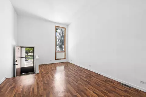 Living - 363 Cedar Tree Ct #363, Hoffman Estates, IL 60169 photo 2 of 4