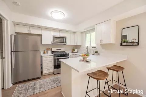 Kitchen - 44 Willow Cir, Cary, IL 60013 photo 2 of 2