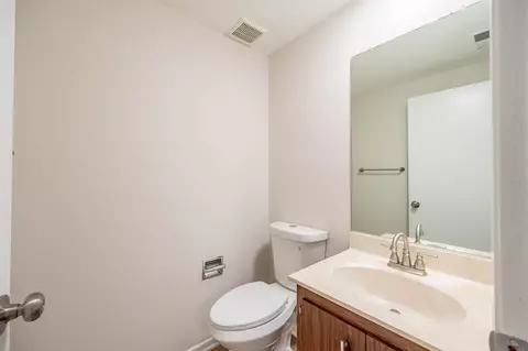Bath - 44 Willow Cir, Cary, IL 60013 photo 1 of 2