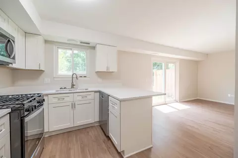 Kitchen - 44 Willow Cir, Cary, IL 60013 photo 1 of 2