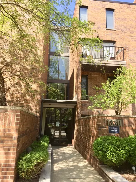 1330 N Lasalle St #300, Chicago, IL 60610