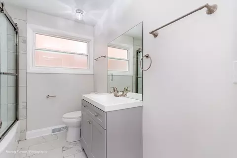 Bath - 1651 E 91st St, Chicago, IL 60617 photo 1 of 5