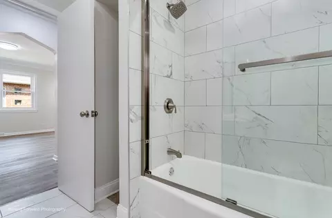 Bath - 1651 E 91st St, Chicago, IL 60617 photo 2 of 5
