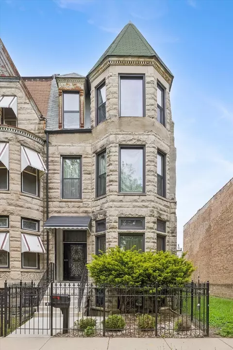 3633 S Giles Ave, Chicago, IL 60653