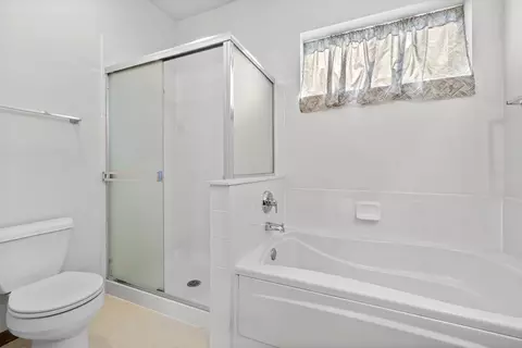 Bath - 13761 S Redbud Dr, Plainfield, IL 60544 photo 2 of 3