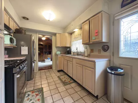 Kitchen - 1406 Taft Ave, Wheaton, IL 60189 photo 2 of 3
