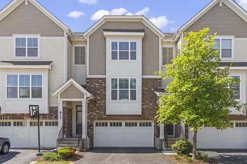 821 W Chase Ln, Palatine, IL 60067