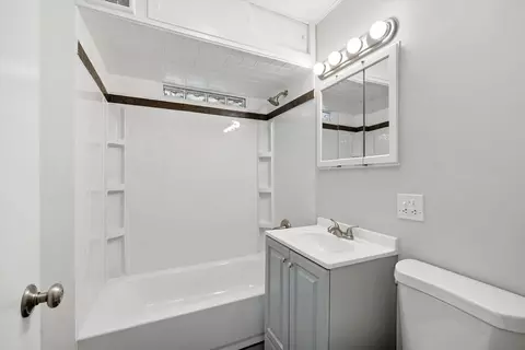 Bath - 2606 Forestwood Dr, Mchenry, IL 60051 photo 1 of 1