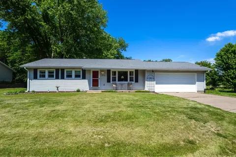 6406 Dodds Dr, Bettendorf, IA 52722