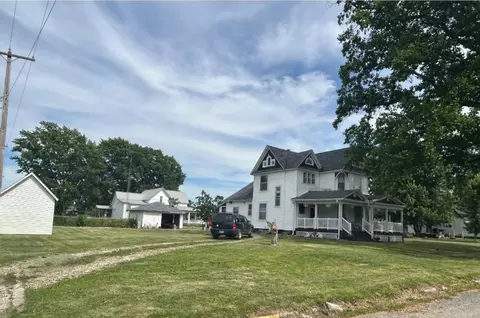 Exterior - 108 S Gray St, Sidell, IL 61876 photo 2 of 12