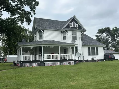Exterior - 108 S Gray St, Sidell, IL 61876 photo 8 of 12