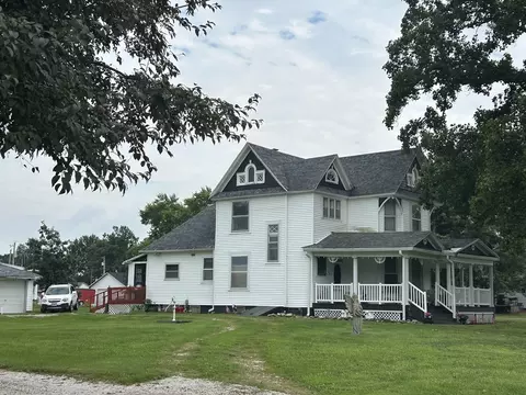Exterior - 108 S Gray St, Sidell, IL 61876 photo 5 of 12