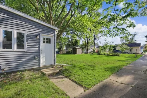 Exterior - 1201 S Wright St, Bloomington, IL 61701 photo 5 of 8