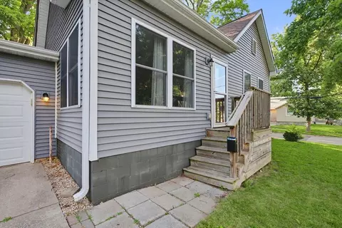 Exterior - 1201 S Wright St, Bloomington, IL 61701 photo 3 of 8