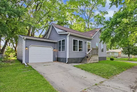 Exterior - 1201 S Wright St, Bloomington, IL 61701 photo 2 of 8