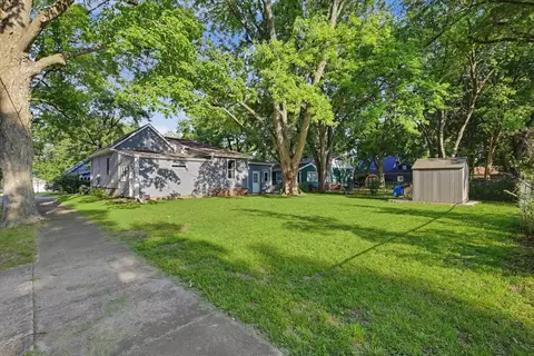 Exterior - 1201 S Wright St, Bloomington, IL 61701 photo 6 of 8