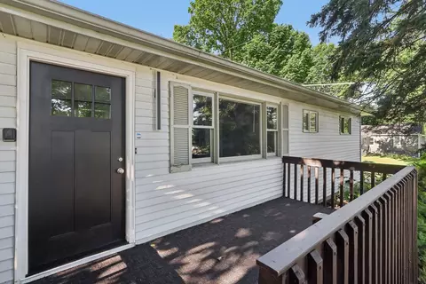 Exterior - 104 E Division St, Lemont, IL 60439 photo 3 of 10